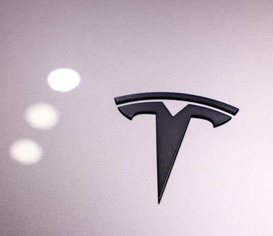 Tesla prevé ampliar su flota de robotaxis a millones de vehículos en los próximos meses