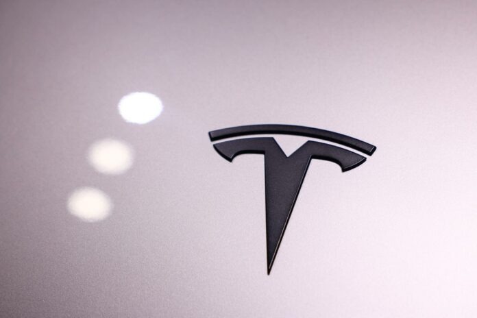 Tesla presenta en Texas el Cybercab, su apuesta por los robotaxis autónomos