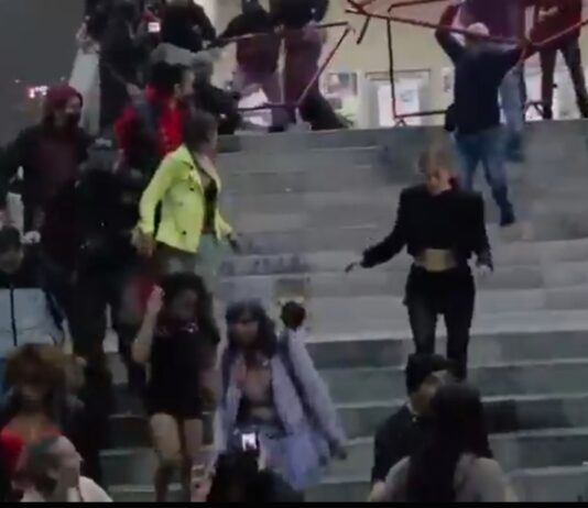 Grupo trans irrumpe y vandaliza Alcaldía Cuauhtémoc tras exigir justicia por agresiones