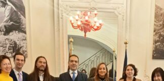 Laura Álvarez lleva a Europa el debate sobre cómo proteger a la niñez de los riesgos de la inteligencia artificial