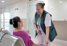 IMSS anuncia plan de 12 acciones: aumento salarial del 8% y mejora de atención médica