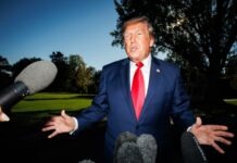 Trump es interrumpido por una decena de manifestantes en su mitin de Carolina del Sur
