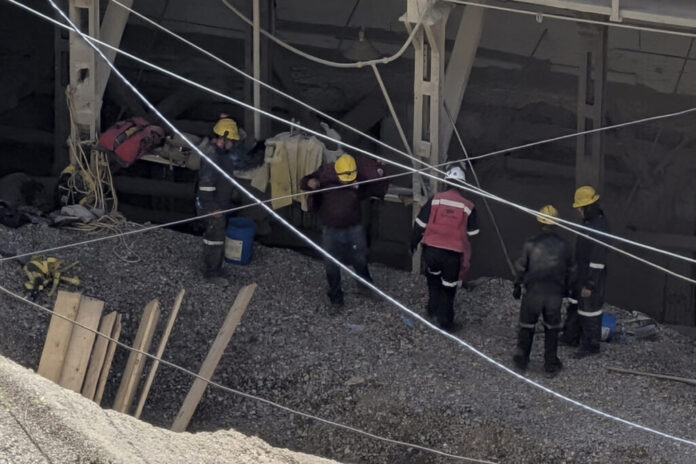 Autoridades investigan la muerte de dos trabajadores en una mina en el centro de México