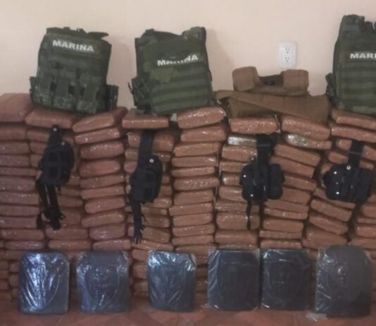 Aseguran más de 160 paquetes de drogas y armas en Juchitán, Oaxaca