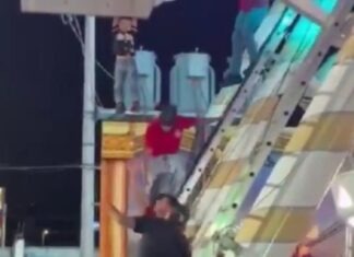 Niño se cuelga de Rueda de la Fortuna en Feria de Torreón