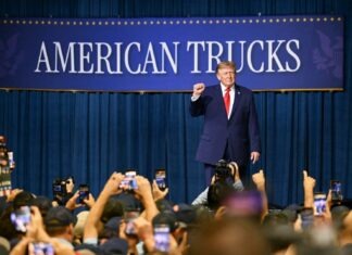 Suspenden anuncios de Trump financiados con dinero público